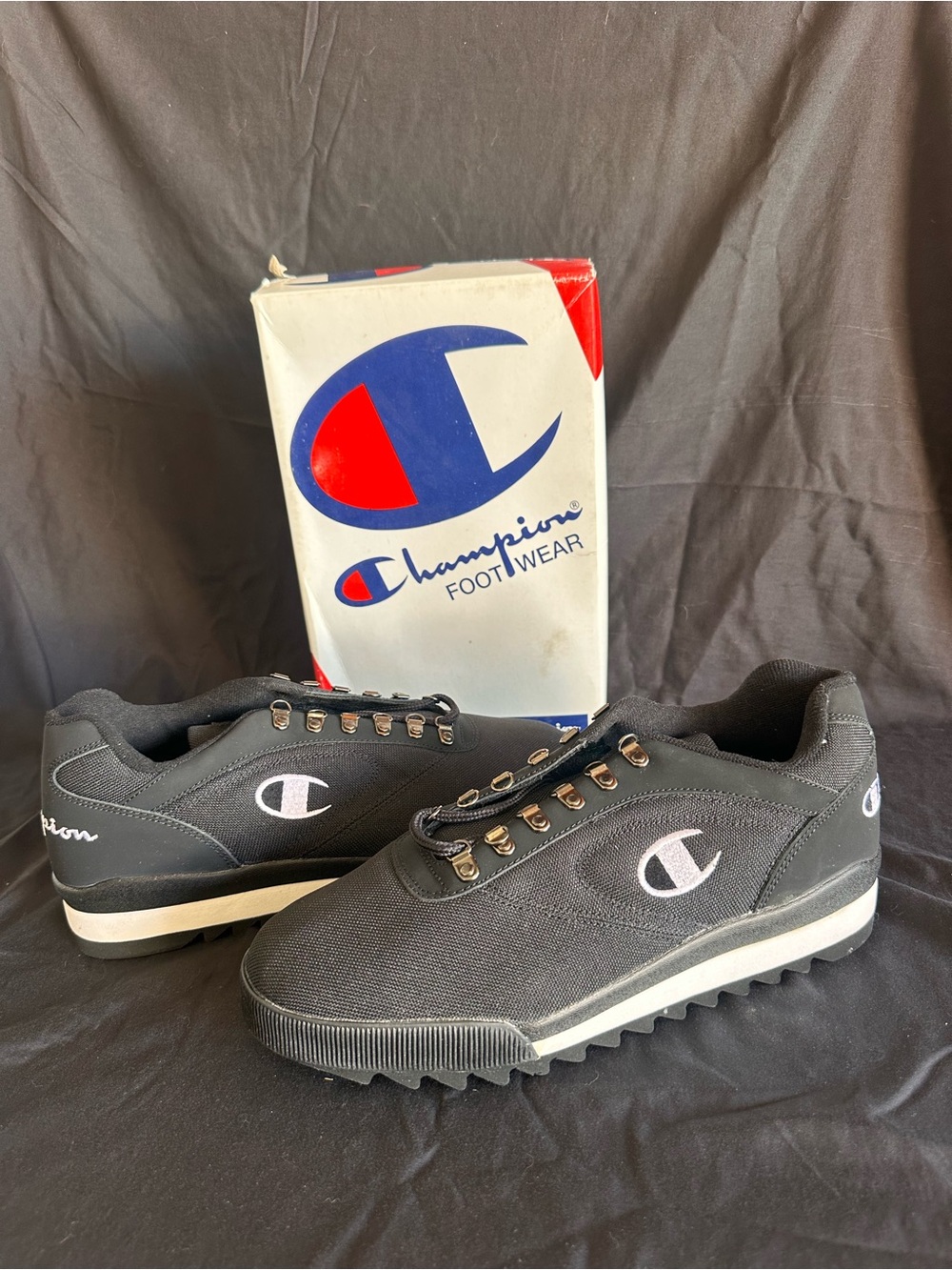 90s early 2000s Y2K Champion Men’s Black Canvas Low-Top Sneakers with White Logo